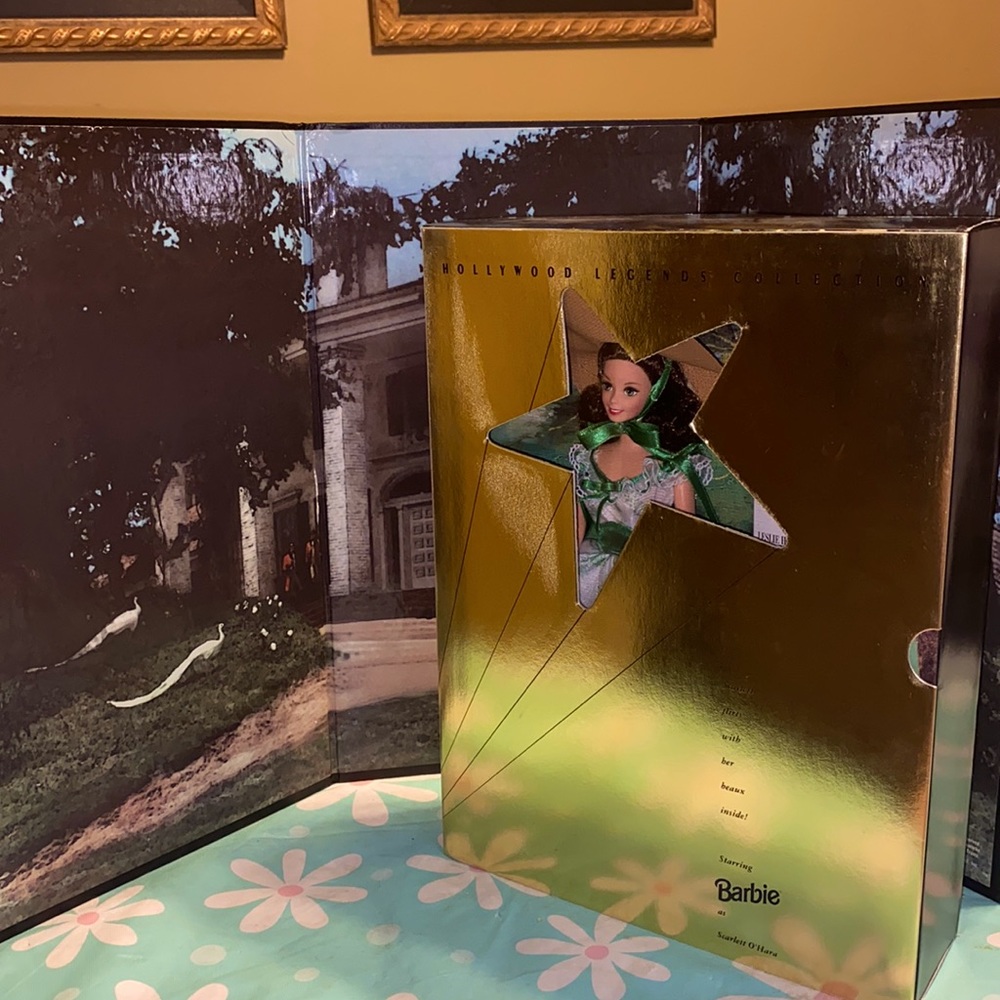 Gone with the wind doll and back drop.